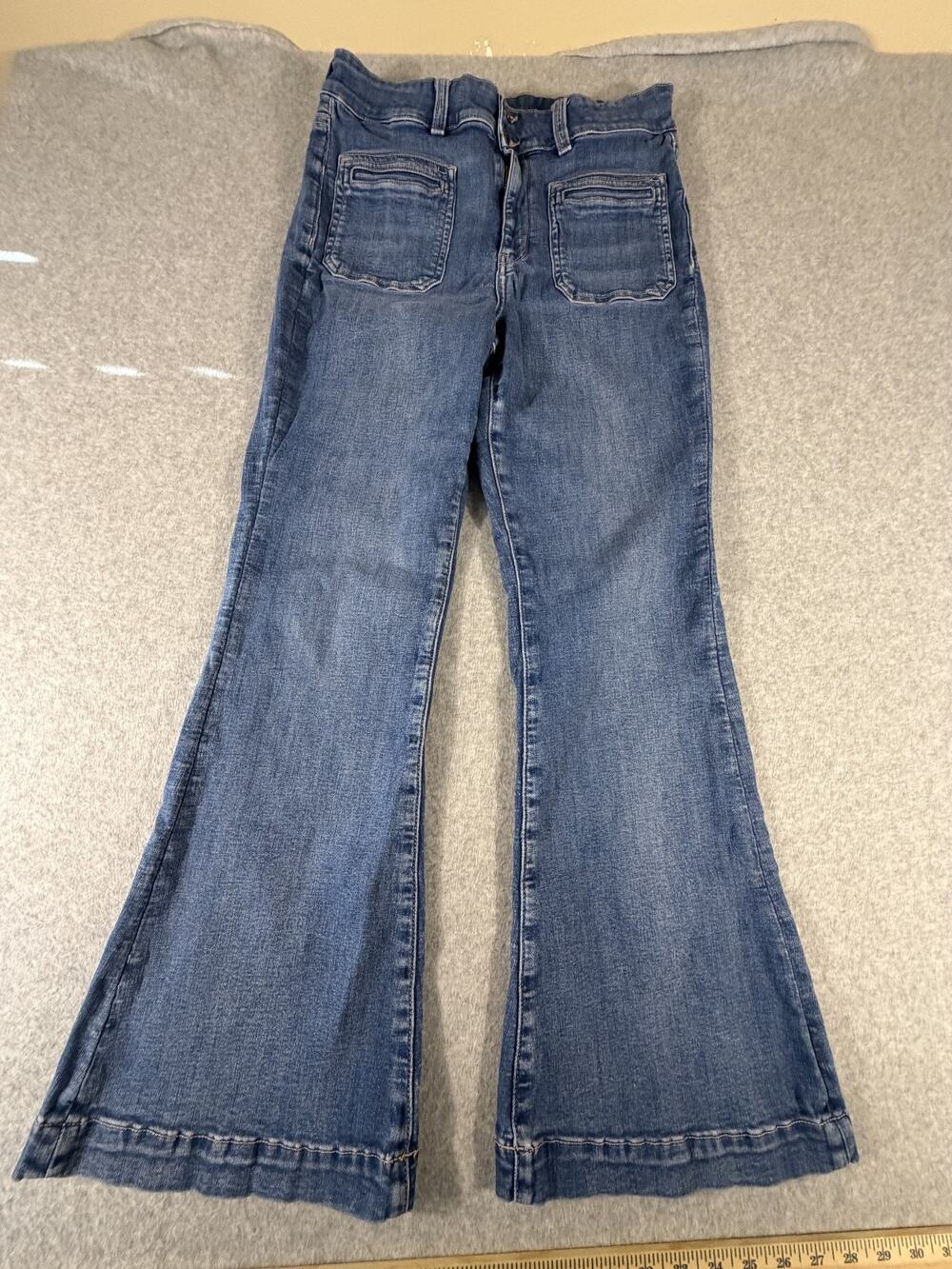 American Eagle Next Level Stretch Bell Bottoms Size 12 Women/s Jeans